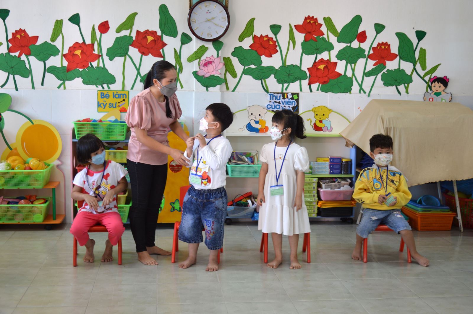 Trẻ đến lớp học trực tiếp tại Trường Mầm non Hồng Gấm (thành phố Cao Lãnh, tỉnh Đồng Tháp).