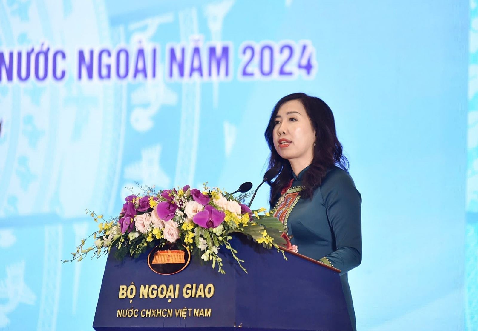Thứ trưởng Bộ Ngoại giao Lê Thị Thu Hằng, Chủ nhiệm Ủy ban Nhà nước về người Việt Nam ở nước ngoài.
