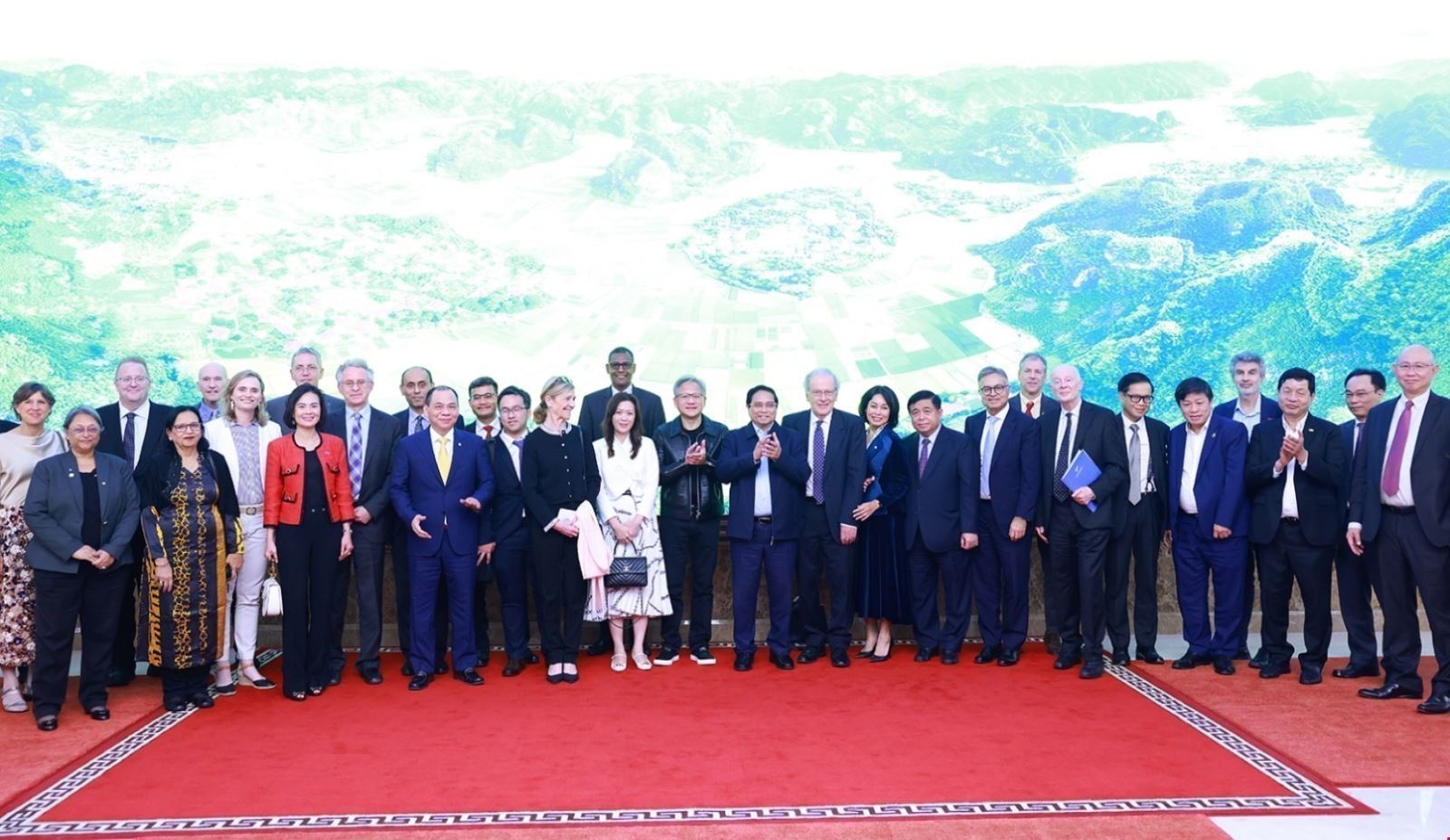 Thủ tướng Phạm Minh Chính với các giáo sư, nhà khoa học được trao giải VinFuture (Giải thưởng khoa học và công nghệ toàn cầu) năm 2024.