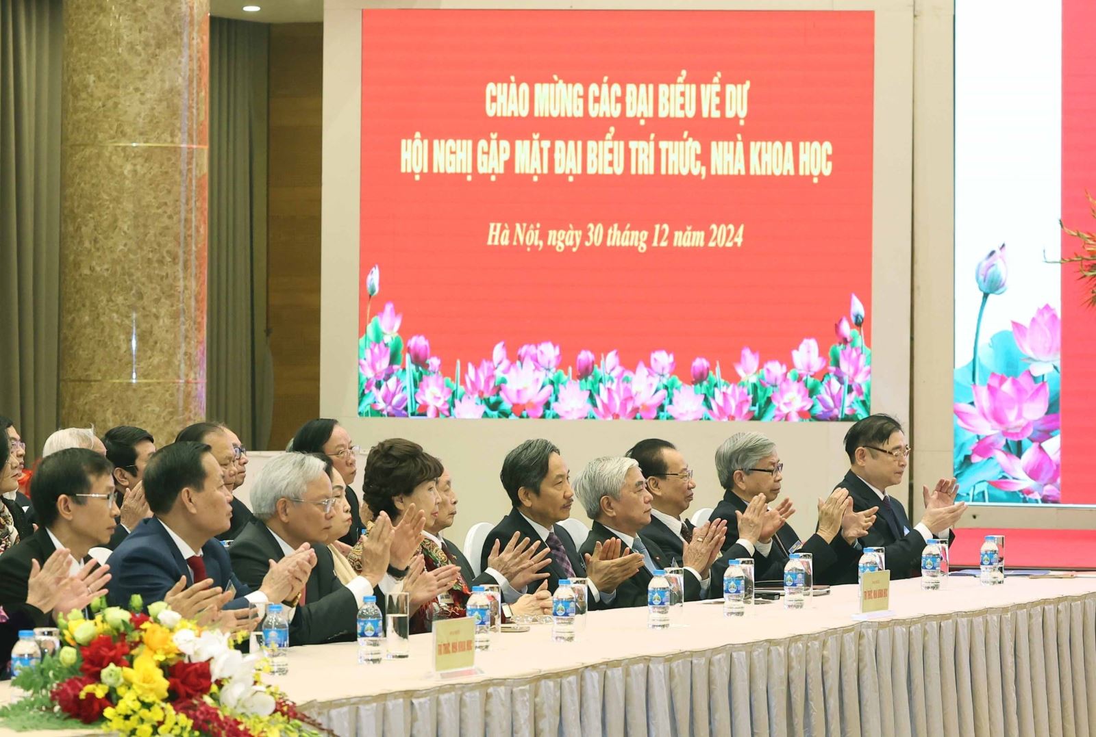 Các đại biểu tri thức, nhà khoa học dự Hội nghị gặp mặt đại biểu trí thức, nhà khoa học, ngày 30/12/2024.