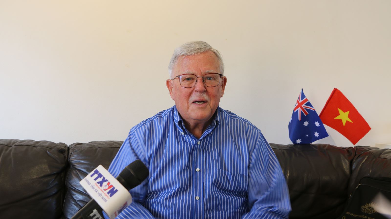 Giáo sư Carl Thayer, Học viện Quốc phòng Australia, Đại học New South Wales.