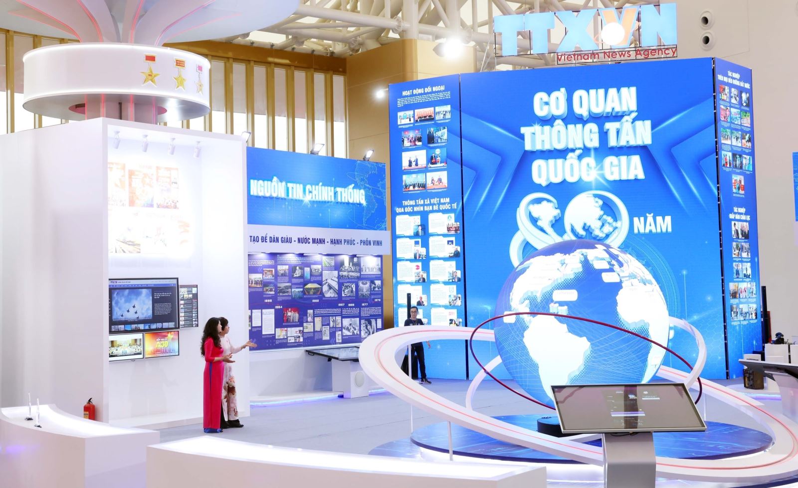 Khu trưng bày giới thiệu hành trình 80 năm cơ quan thông tấn quốc gia ra đời, xây dựng, phát triển và đồng hành cùng đất nước, với thông điệp “Nguồn tin chính thống - Dòng tin chủ lực”, tại Triển lãm thành tựu Đất nước nhân dịp kỷ niệm 80 năm Ngày Quốc khánh..