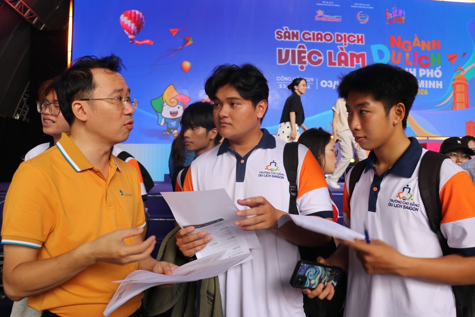 Đông đảo người lao động tham gia Sàn giao dịch việc làm chuyên ngành Du lịch Thành phố Hồ Chí Minh năm 2026.