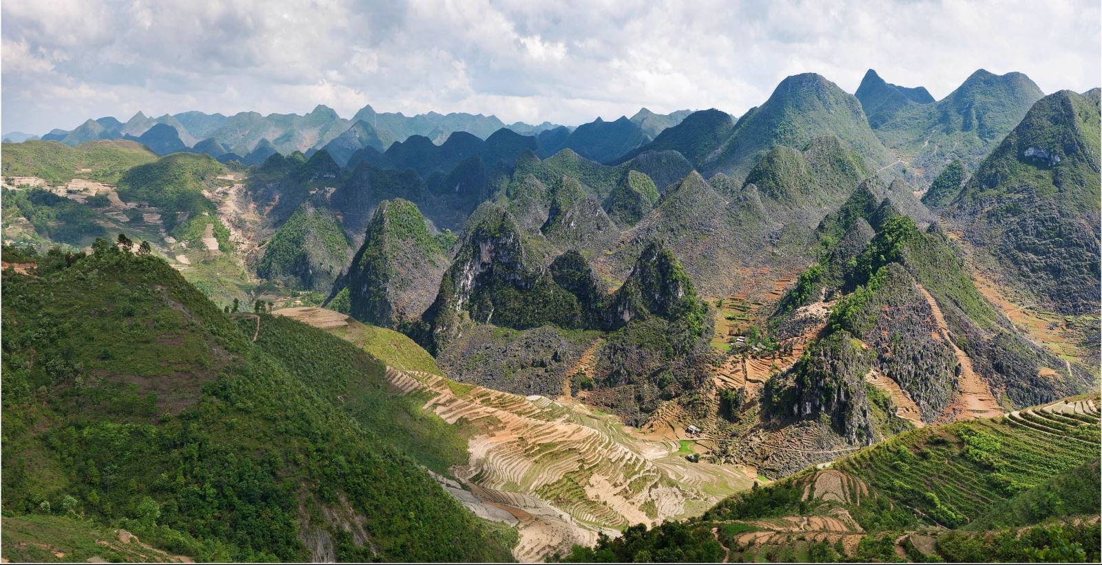 Vẻ đẹp hùng vĩ của Cao nguyên đá Đồng Văn.