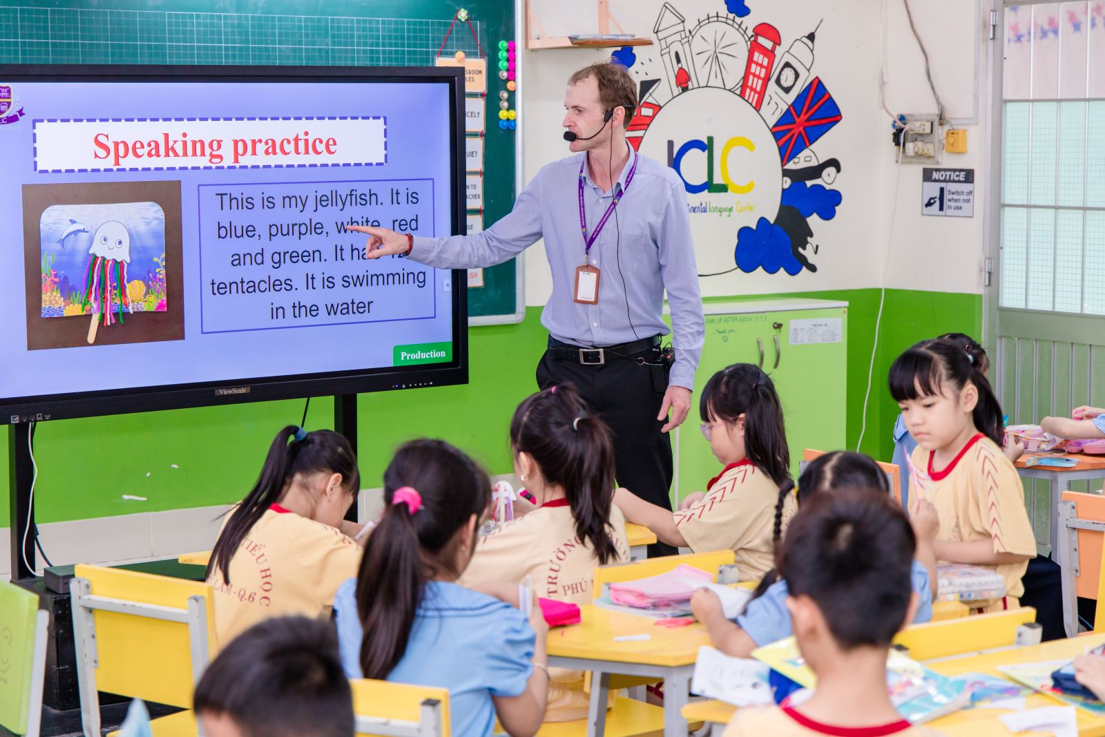 Hiệu quả từ chương trình tiếng Anh Toán - Khoa học thực nghiệm với giáo viên nước ngoài