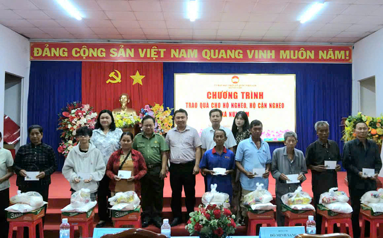 Hội Cựu CAND phường Chánh Hưng lan tỏa nghĩa tình đến xã Núi Cấm