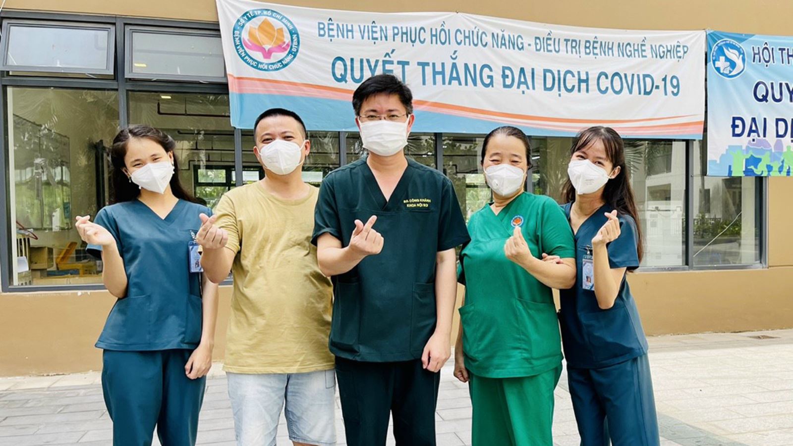 Những chiến sỹ áo trắng nơi tuyến đầu chống dịch ảnh 15