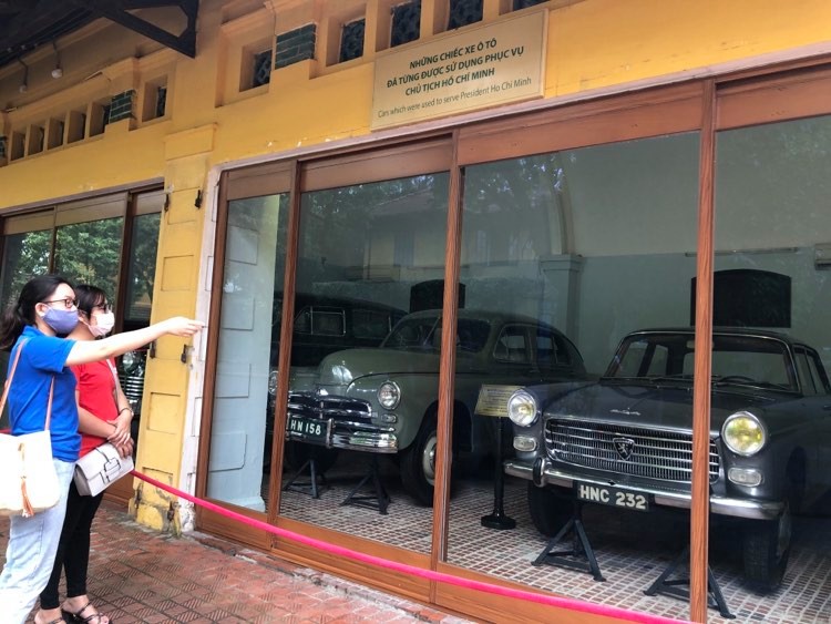 Ba chiếc xe từng chở Bác được trưng bày tại Khu Di tích Chủ tịch Hồ Chí Minh.