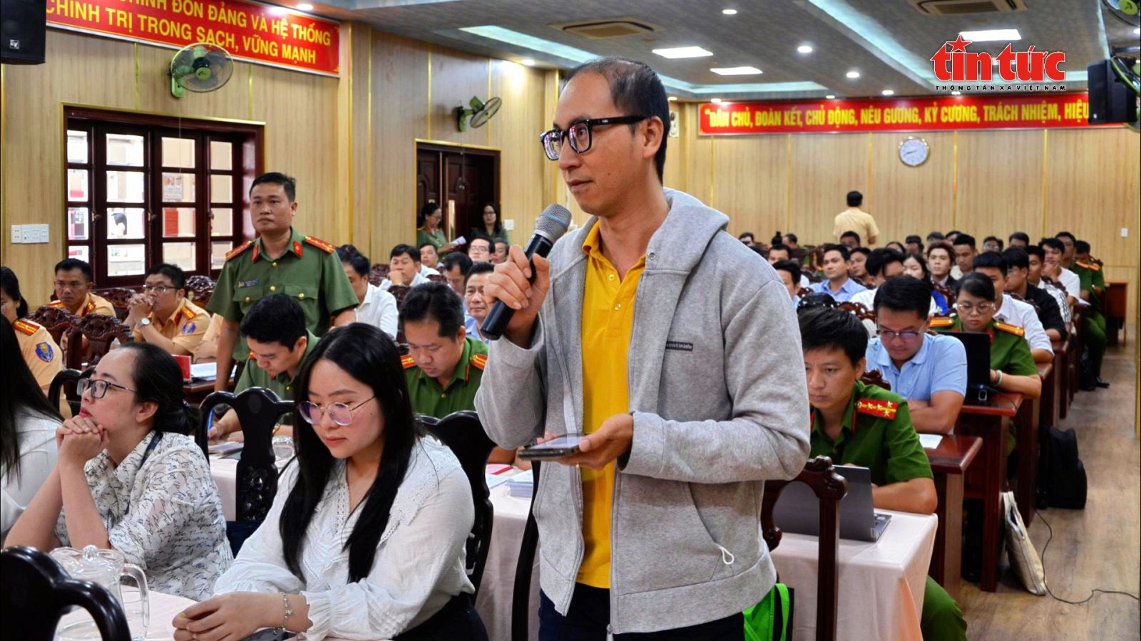 Chú thích ảnh